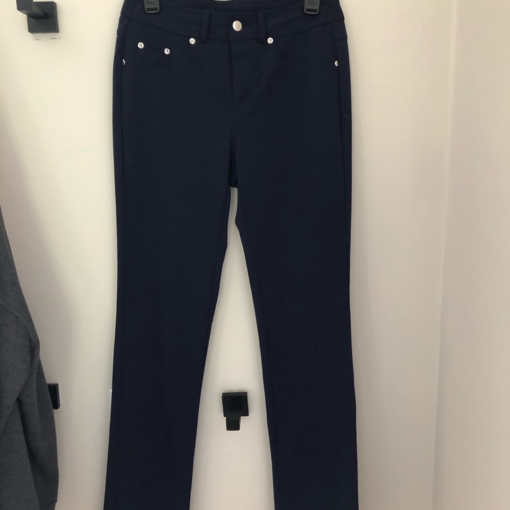 Black skinny pants.